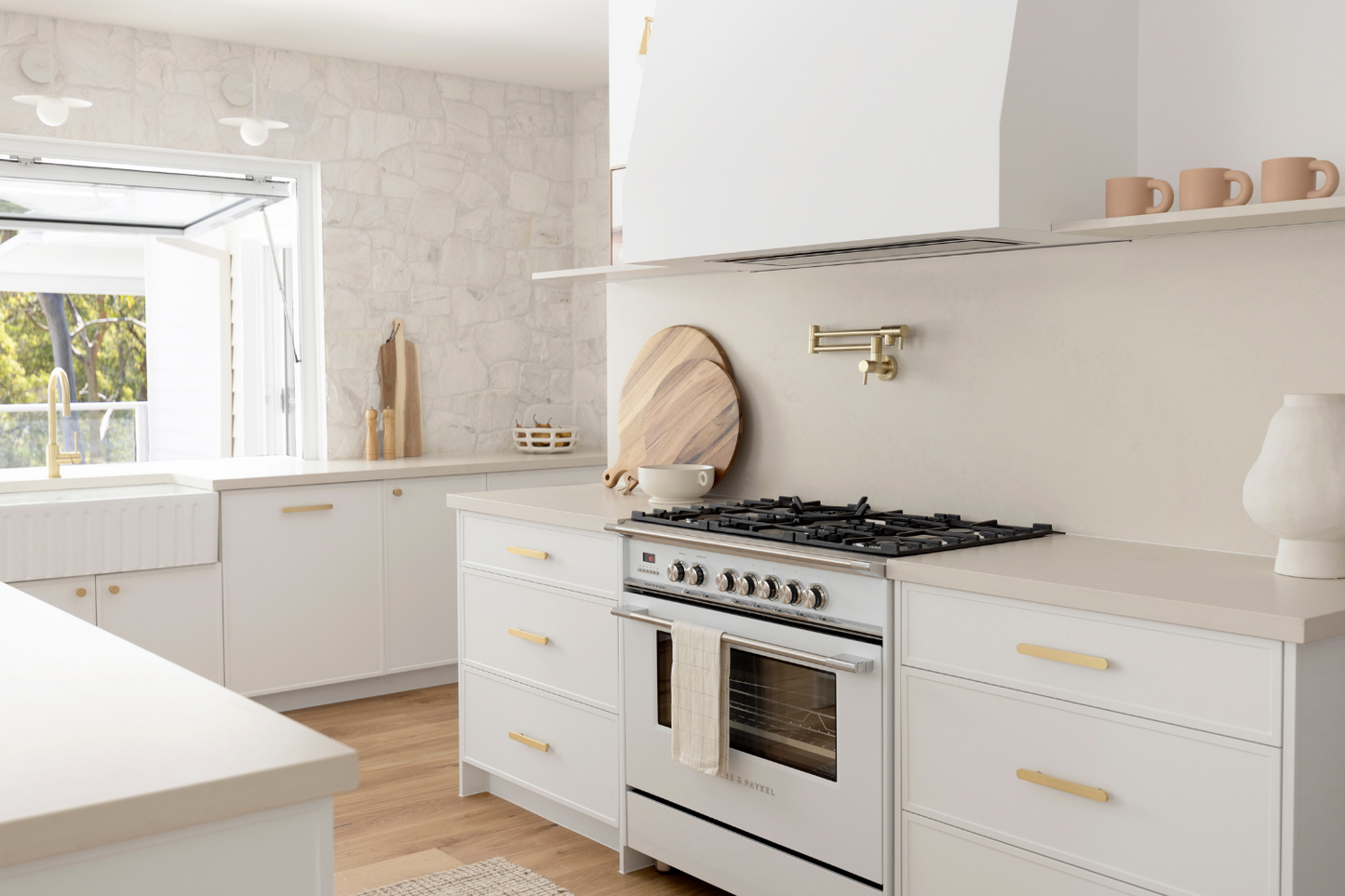 Tips for Cabinet Hardware Placement and Sizing