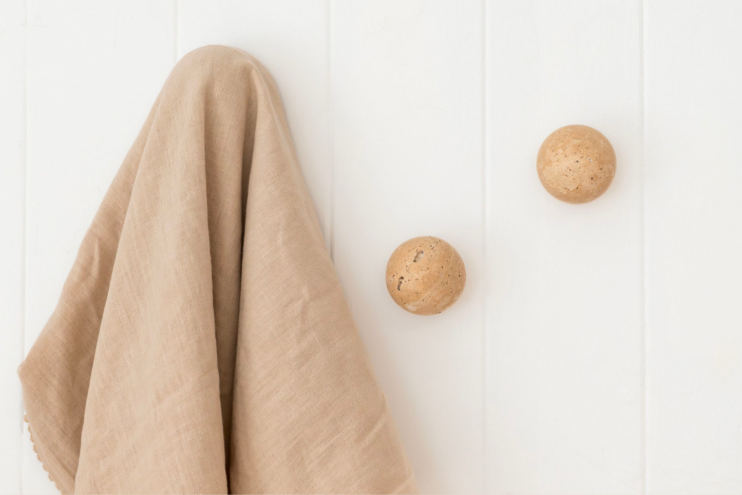 Stone Knob Elegance – How to Transform Knobs into Chic Wall Hooks
