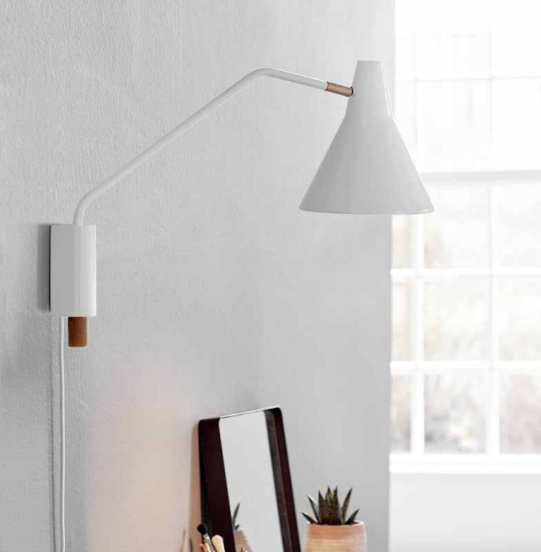 BRASSY WALL LIGHT